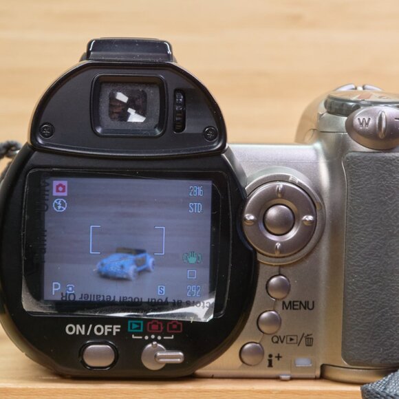 Konica Minolta DiMAGE Z6 Digital Camera / 6 MP / 12X Optical Zoom / Silver - Picture 3 of 8